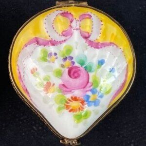 Vintage Rochard Limoges French Hand-Painted Porcelain Shell Trinket Box